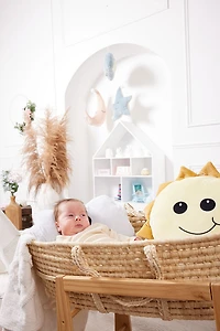 Kokoons Soleil en Peluche Lumière and Mélodie Jaune Pâle/Ambre Or de Around The Crib