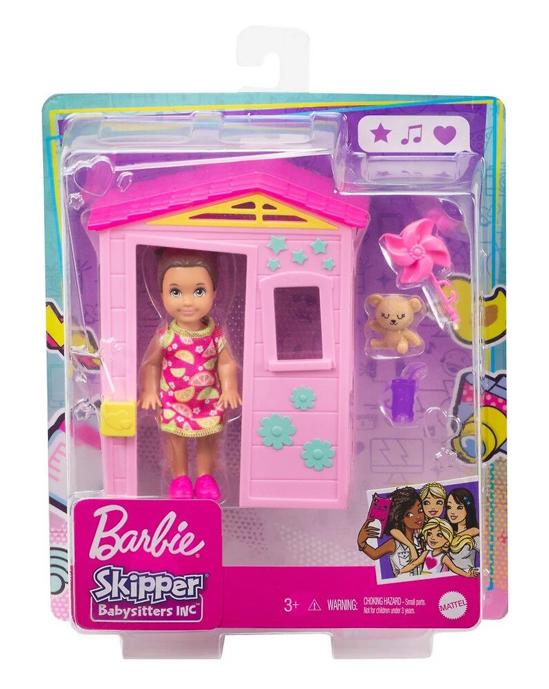 Barbie Skipper Babysitters Inc. Petite poupée pour tout-petit et maisonnette rose avec moulinet, ours en peluche et tasse