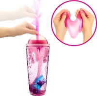 Barbie Pop Reveal Poupée série Fruit, thème limonade à la fraise avec 8 surprises dont 1 animal de compagnie et des accessoires, slime, parfum et changement de couleur