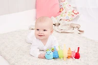 Early Learning Centre - Hochet chenille Blossom Farm Cookie - Notre exclusivité