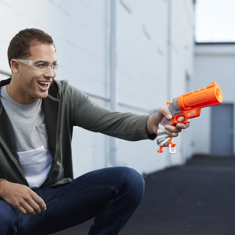 Nerf Fortnite, blaster à fléchette Flare, s'ouvre pour charger