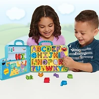 Sesame Street Elmo's Learning Letters Bus Activity Board, Preschool Learning and Education - English Edition