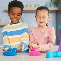 Kinetic Sand, Fabrique de glaces à l'italienne avec 396 g de sable à modeler (bleu, rose et blanc), 2 cornets de crème glacée et 2 outils, jouets sensoriels