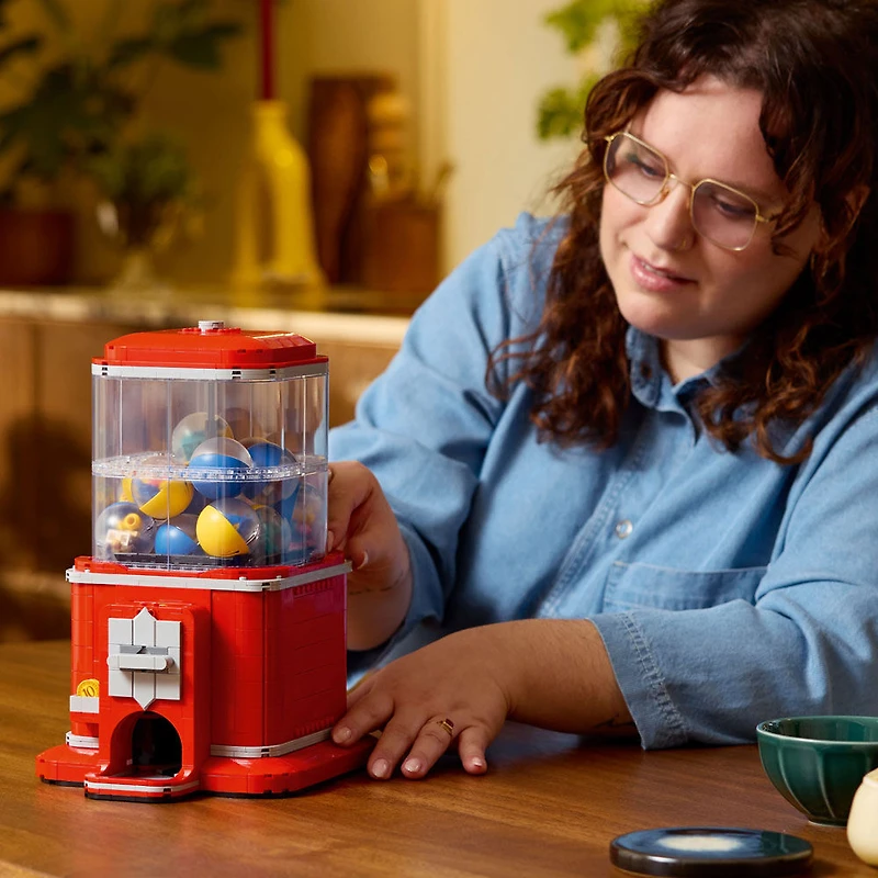 LEGO Ideas La Machine Distributrice de Figurines, Décoration de Style Rétro, Ensemble de Construction pour Adultes 21358