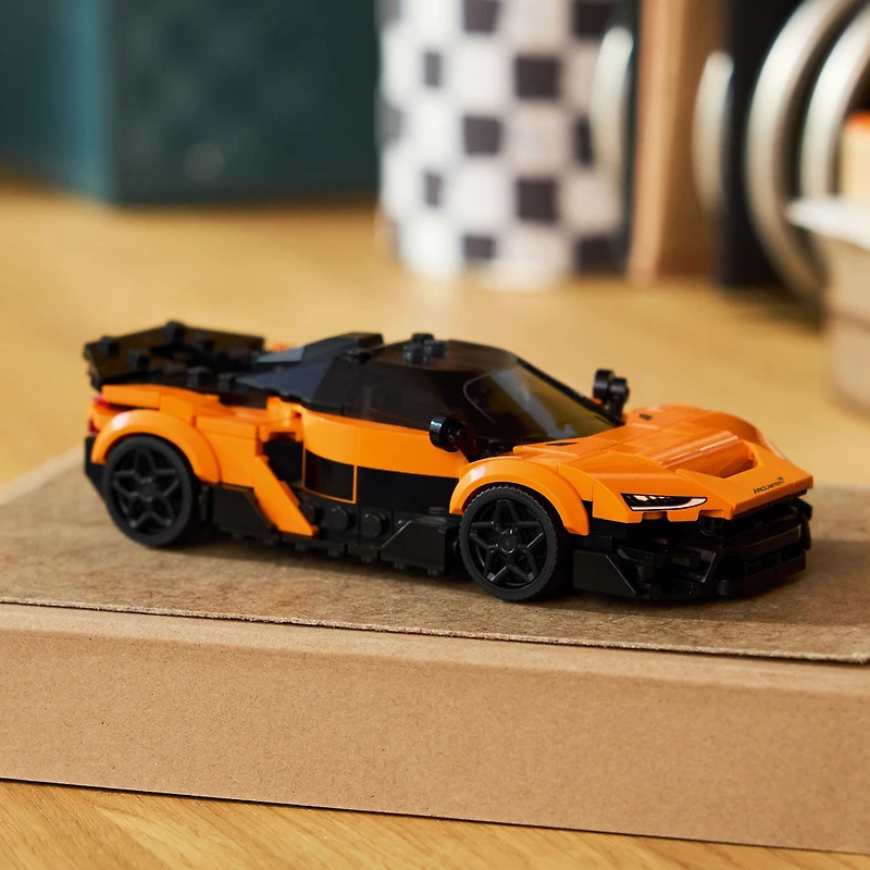 LEGO Speed Champions McLaren W1, La Véritable Supervoiture avec une Figurine, Voiture de Course 77257