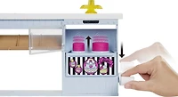 Coffret de jeu Pâtisserie ​Barbie avec poupée à silhouette Petite de 30,5cm (12po)