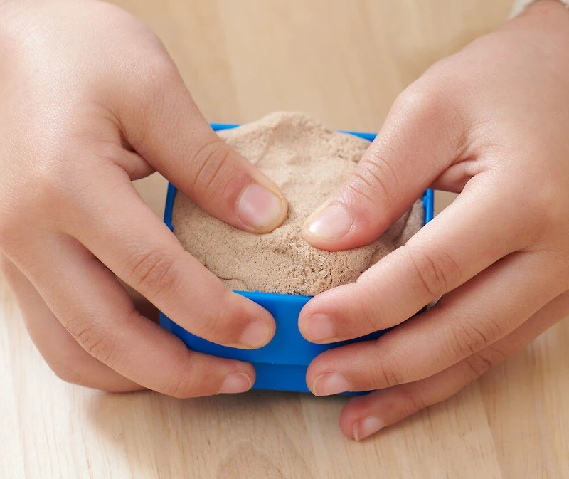 Rubble and Crew, coffret Bark Yard Crane Tower avec figurine articulée Ruben, bulldozer et sable Kinetic Build-It Play Sand