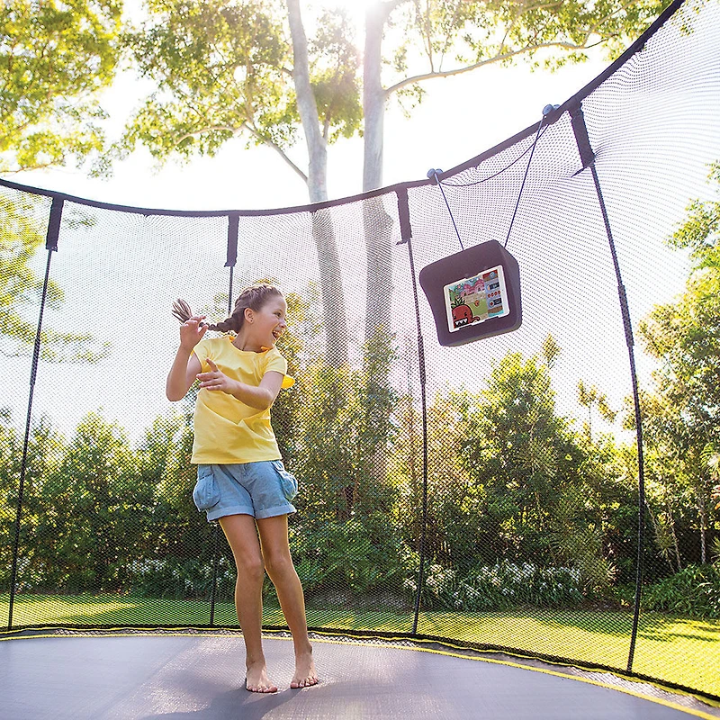 Trampoline Springfree, moyen, 3 m, forme ronde avec enceinte de sécurité.