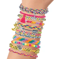 Soooo Beaucoup de bracelets! Trousse