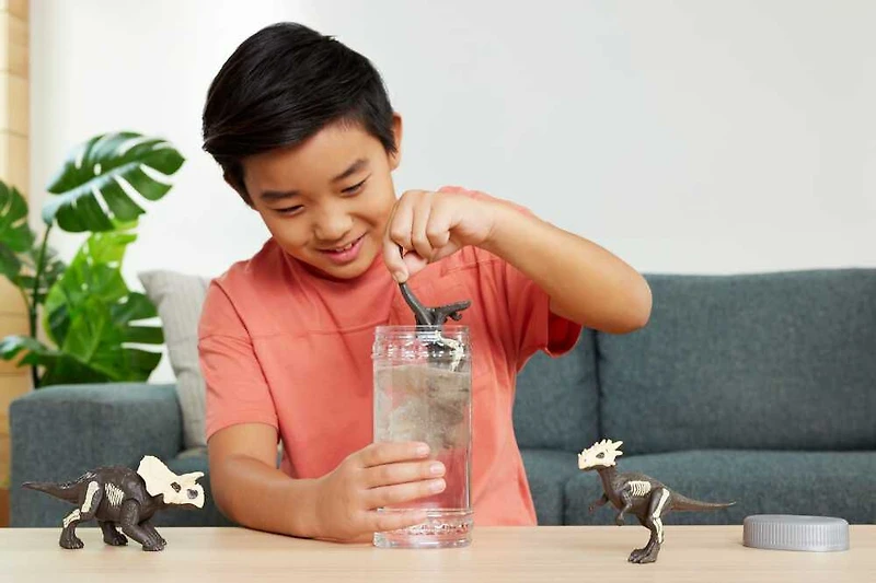 Jurassic World Surprise Reveal Dinosaur Action Figure