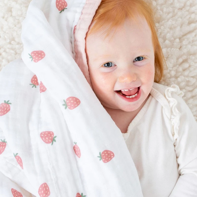 Lulujo - Reversible Muslin Blanket 3 Ply - Daisies-Strawberry