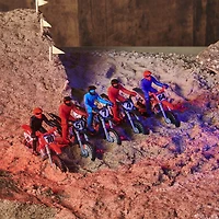 Supercross, Authentic Ken Roczen 1:24 Scale Die-Cast Motorcycle with Rider Figure, for Kids and Collectors