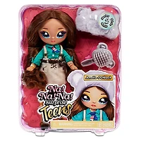 Poupée-mannequin Na Na Na Surprise Teens - Amelia Outback, poupée en tissu doux de 11 po (28 cm), brunette, inspirée d'un koala australien