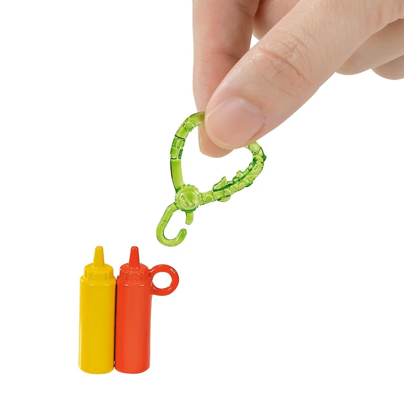 Poupée Chelsea Déguisée, 15 cm, en Déguisement de Burger, avec Animal et Accessoires