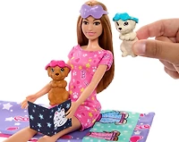 Barbie-Soirée Pyjama Chiots-Coffret poupée, 2chiots, 11accessoires