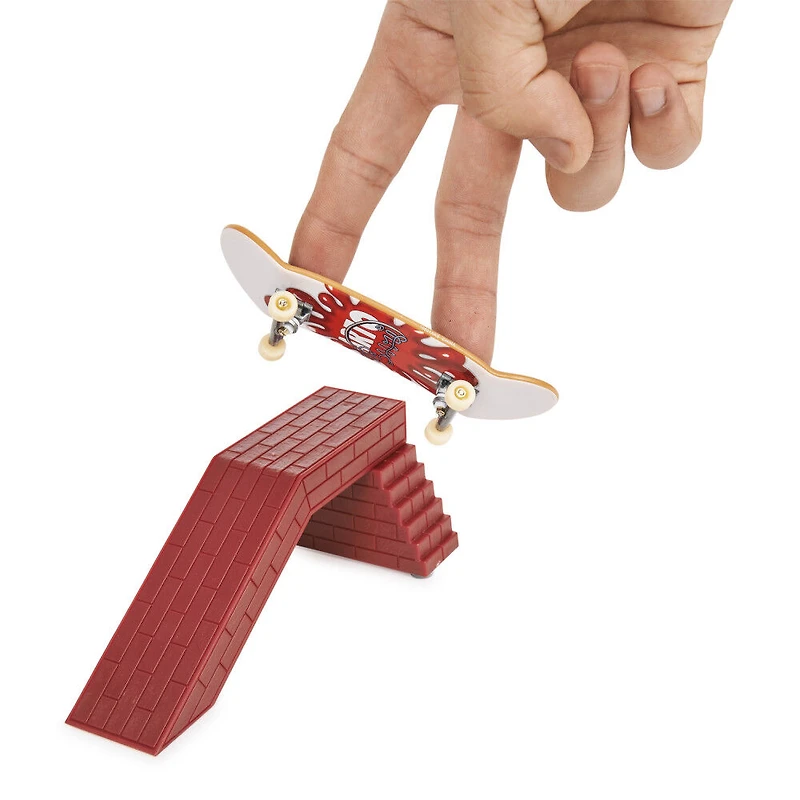 Tech Deck, Flip Skateboards Versus Series, Collectible Fingerboard 2-Pack and Obstacle Set