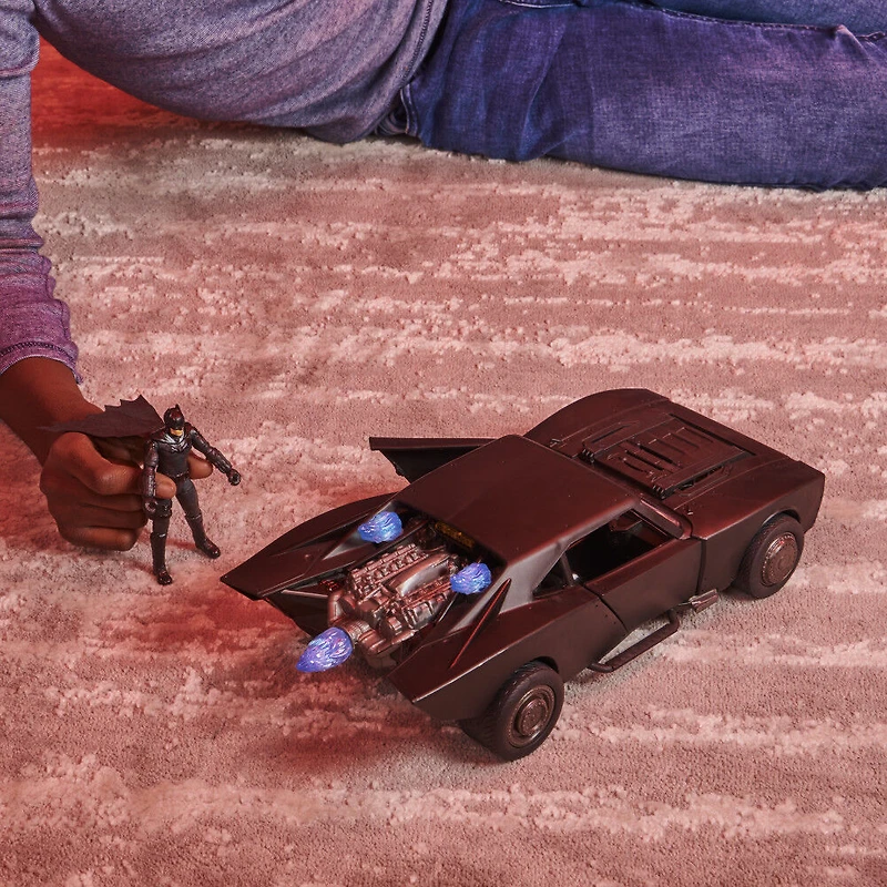DC Comics, Batman Batmobile avec figurine Batman de 10 cm, effets sonores et lumineux, Pièce à collectionner du film Batman
