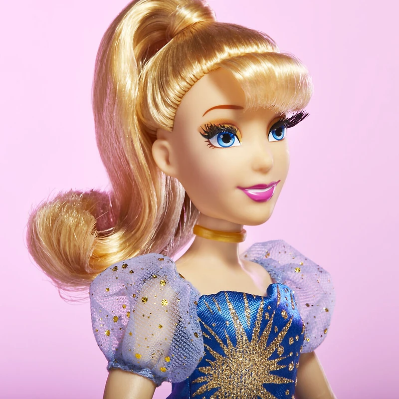 Disney Princesses série Style, poupée 11 Cendrillon au style contemporain - Notre exclusivité