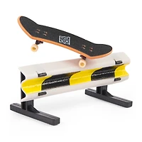 Tech Deck, Toy Machine Versus Series, Coffret de 2 fingerboards à collectionner et obstacle