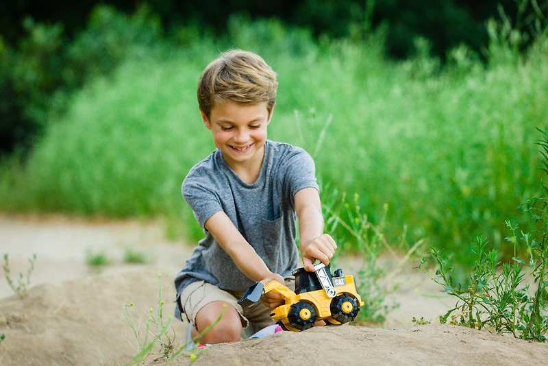 Cat Unstoppable Movers Front Loader
