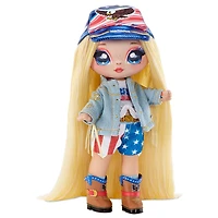 Na Na Na Surprise série Glam 2, Erika Featherton - poupée-mannequin de 19 cm (7,5 po) patriote inspirée d'un aigle