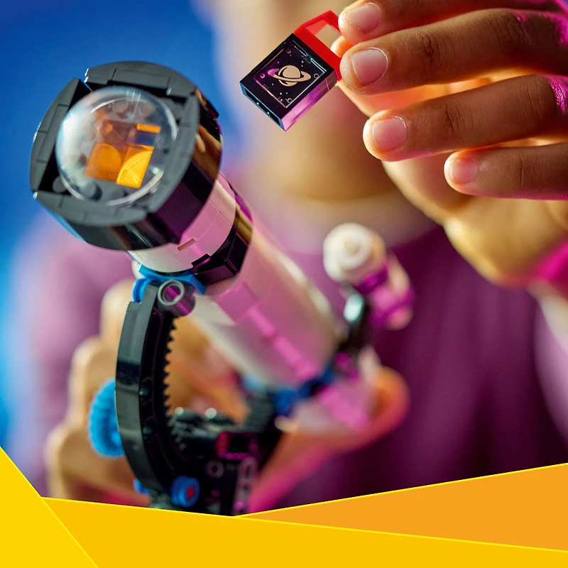 LEGO Creator 3 en 1 Le Télescope d'Exploration Spatiale, Se Transforme en Microscope ou en OVNI 31378