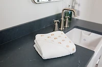 Lulujo - Serviette à capuche - Arc-en-ciel