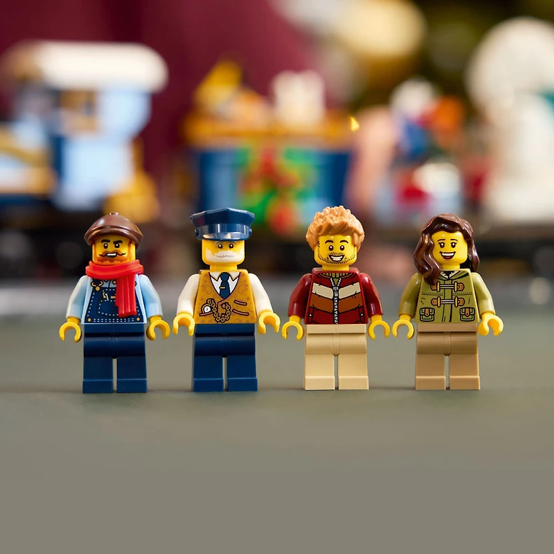 LEGO Icons Le Train Express Festif, Ensemble de Construction, Idée-Cadeau Amusante pour Noël 10361