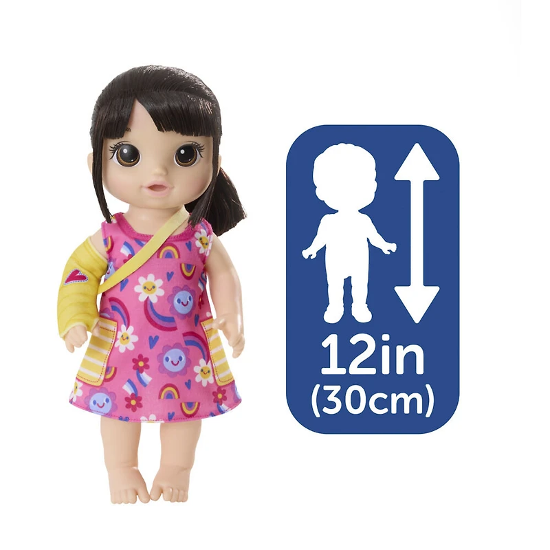 Baby Alive, Bella va mieux, coffret de poupée (cheveux bruns foncés) pour jouer au docteur