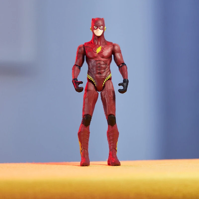 DC Comics, Figurine articulée The Flash Young Barry de 10 cm et 2 accessoires, objets à collectionner du film Flash