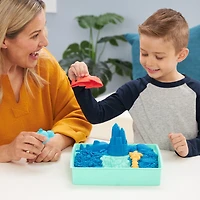 Kinetic Sand Sandbox Set, 1lb Play Sand, Sandbox Storage, 4 Molds and Tools