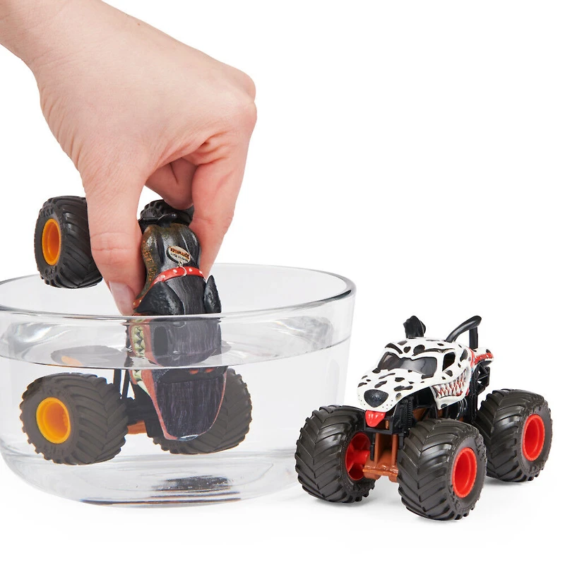 Monster Jam, Coffret de 2 monster trucks officiels en métal moulé Monster Mutt Rottweiler vs Monster Mutt Dalmatian qui changent de couleur, échelle 1:64