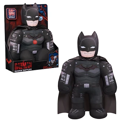 Jouet en Peluche Parlant de 45 cm (18 pouces) The Batman Bashin' Battler Batman avec Poitrine Eclairante et Expressions d'Action - Édition anglaise