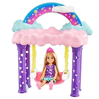 Coffret Chelsea Dreamtopia avec Poupée Chelsea Princesse en Tenue de Nuit, un Lit Superposé, une Balançoire, des Fauteuils à Bascule en forme de Lune et une Licorne à Bascule