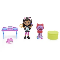 DreamWorks Gabby's Dollhouse, Kitty Karaoke Set with 2 Toy Figures, 2 Accessories, Delivery and Furniture Piece