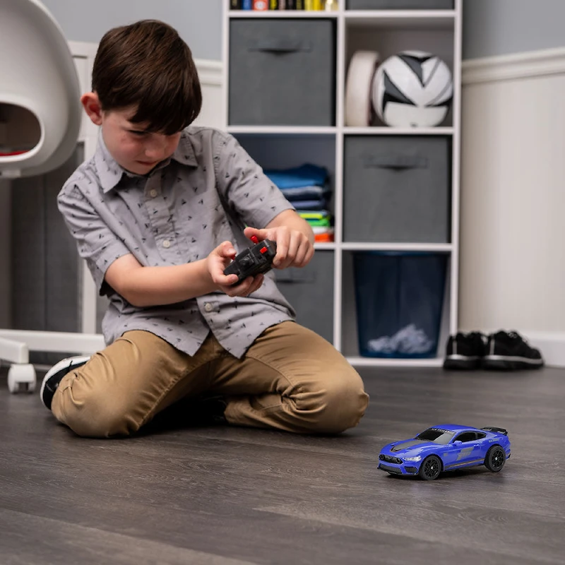 Forza Motorsport radiocommandée avec voiture de sport Mustang Turbo, échelle 1:24