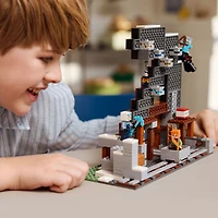 LEGO Minecraft La Mine de la Pioche, Décoration de Salle de Jeu, Jouet de Construction de Pioche, Cadeau de Construction de Jeu Vidéo 21277