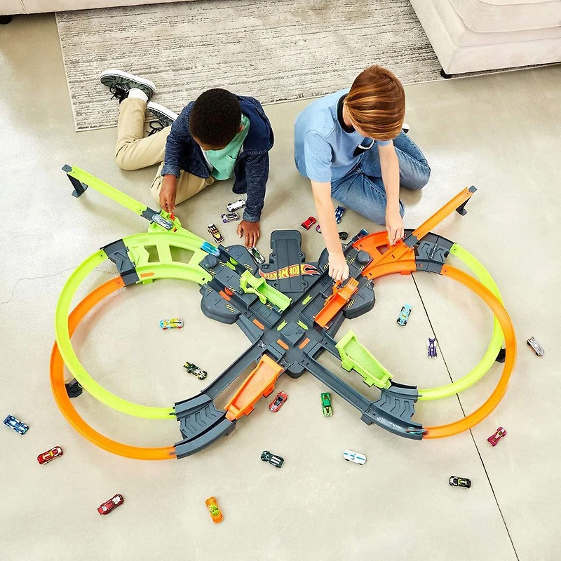 Hot Wheels Colossal Crash Track Set