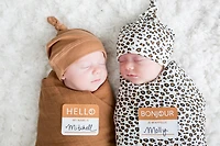 Lulujo Ensemble chapeau et couverture en bambou pour bébé nouveau-né Hello World Bronzer