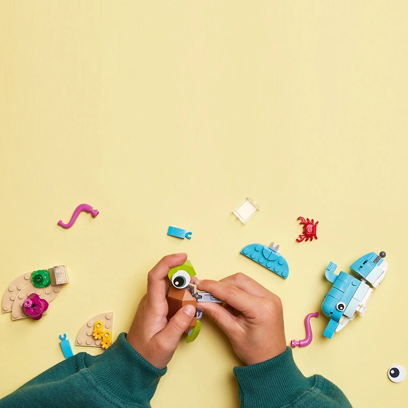 LEGO Creator 3-en-1 Le dauphin et la tortue 31128 Ensemble de construction (137 pièces)