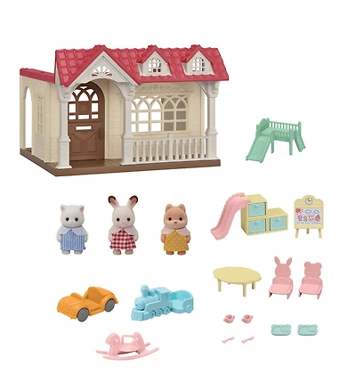 Calico Critters Sweet Raspberry Home Gift Set, Dollhouse Playset avec 3 figurines à collectionner, meubles et accessoires