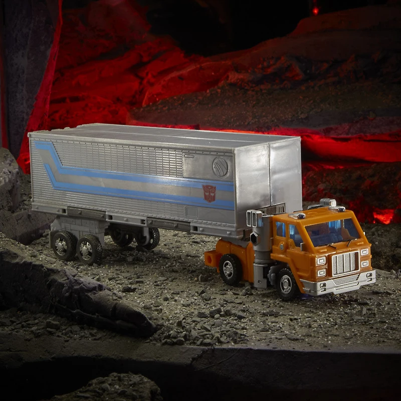 Transformers Generations War for Cybertron: Kingdom - WFC-K16 Huffer Deluxe