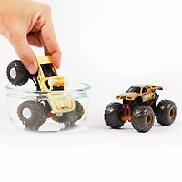 Monster Jam, Coffret de 2 monster trucks officiels en métal moulé Grandma Grave Digger vs. Team Meents  qui changent de couleur, échelle 1:64