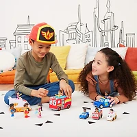 Disney Junior Firebuds, Jayden et Piston, figurine articulée et véhicule de police avec mouvement des yeux interactif