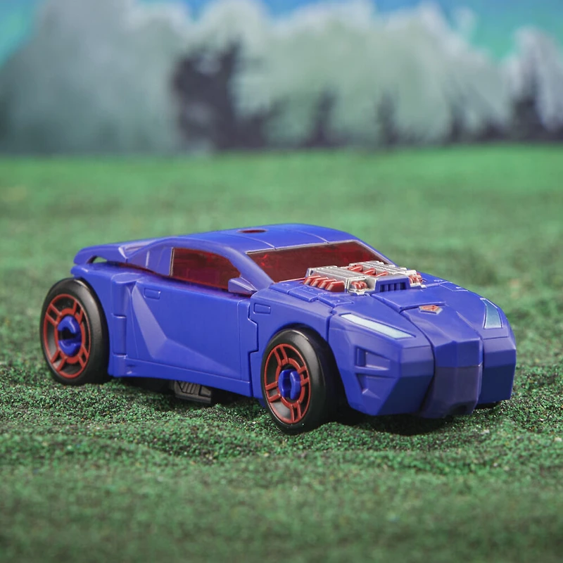 Transformers Legacy Evolution Deluxe Class Cyberverse Universe Shadow Striker 5.5 Inch Action Figure