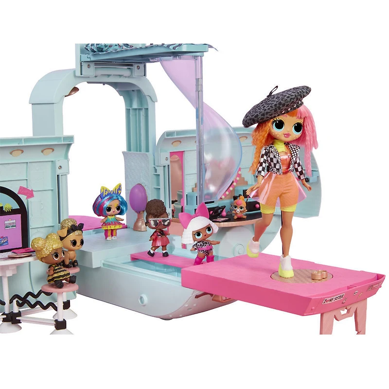 L.O.L Surprise! 2-in-1 Glamper.