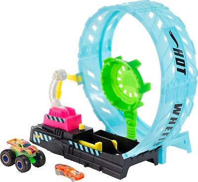 Hot Wheels Monster Trucks Glow-in-the Dark Epic Loop Challenge Playset - R Exclusive