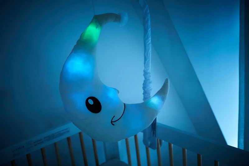 Kokoons Croissant de Lune en Peluche Lumière and Mélodie Ivoire/Rose Fumé de Around The Crib