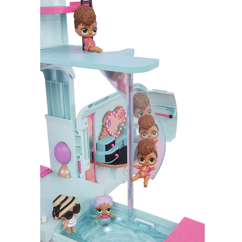 L.O.L Surprise! 2-in-1 Glamper.