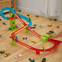 Hot Wheels Track Set, Neon Speeders Skyscraper Speed Circuit with 1 Hot Wheels Car